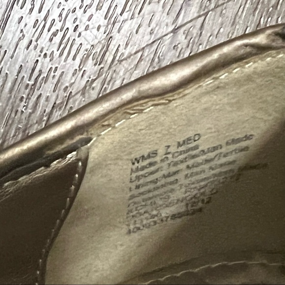 Dana Bushman Metallic Gold Slip-Ons Women's Size 7 Flats - Picture 10 of 10